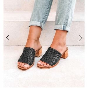 NWOT Liberté Santorini Woven Mule
